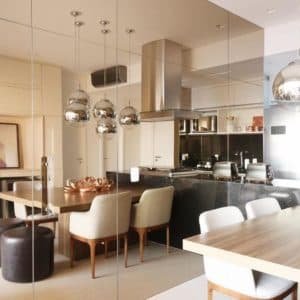 Parede de espelho decorativo