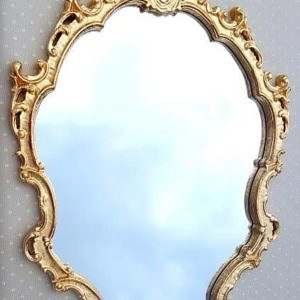 Espelho com Moldura Provençal em Resina
