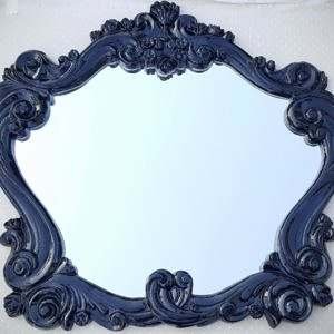 Espelho com Moldura Provençal em Resina