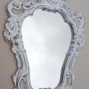 Espelho com Moldura Provençal em Resina