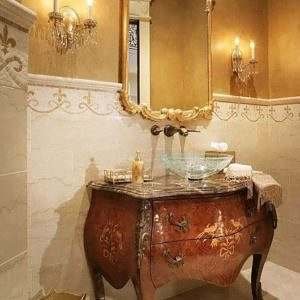 Espelho com Moldura Provençal