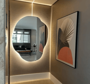Espelho Organico irregular para sala com iluminação