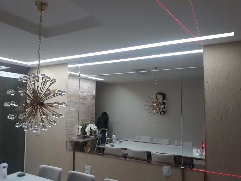 epelhos colados bisote grande