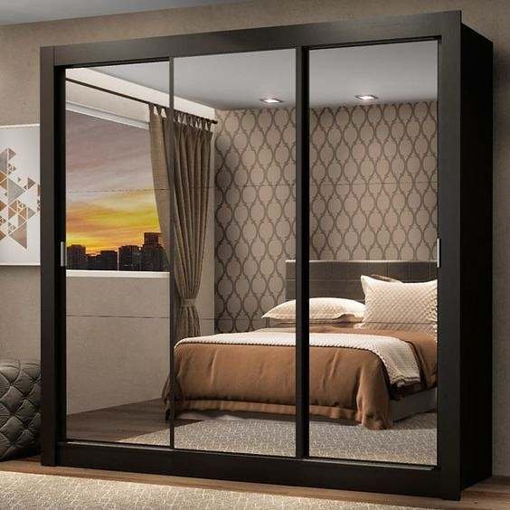 Quarto com guarda-roupa espelhado