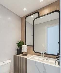 banheiro espelho com moldura preta