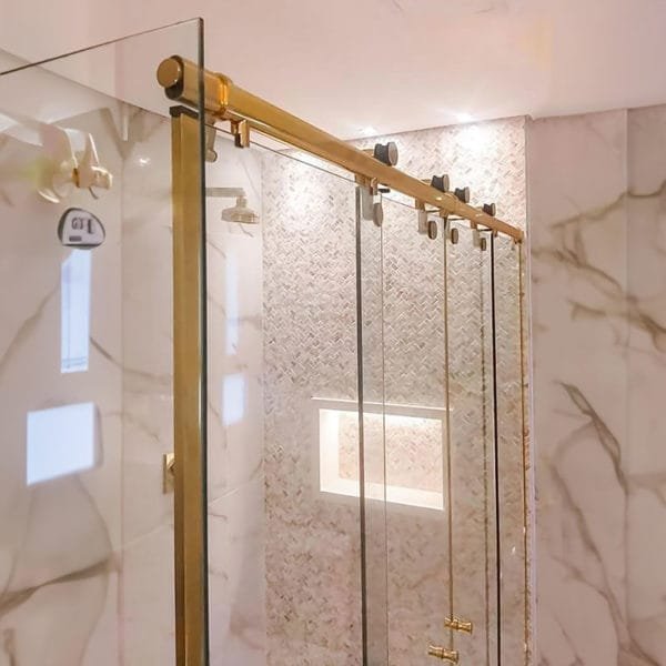 Box de Vidro de Abrir para Banheiro Dourado modelo Elegance Due