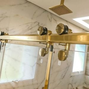 Box de Vidro de Abrir para Banheiro Dourado modelo Elegance Due