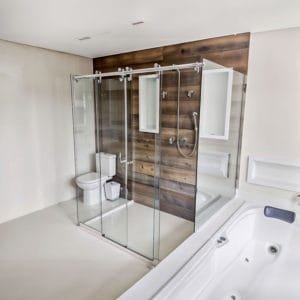 Box de Vidro para Banheiro com banheira, painel de madeira, cromado, extra-clear, modelo elegance due