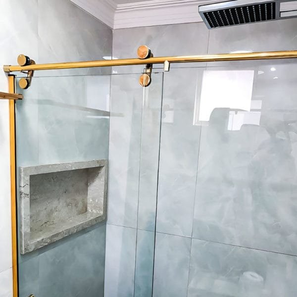 Box de Vidro para Banheiro modelo Elegance Tubo Redondo Dourado