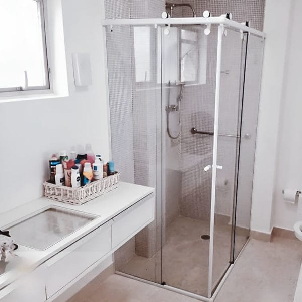 Box de vidro para Banheiro modelo Elegance Encanto Branco