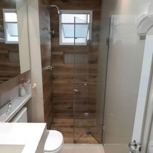 Box de vidro para o banheiro modelo Flex cromado articulado duas portas