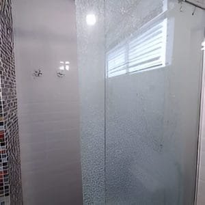 Box de vidro para banheiro laminado quebrado