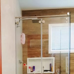 Box de vidro para o banheiro modelo Articulado Arty Prime cromado inox polido ou escovado roldana aparente