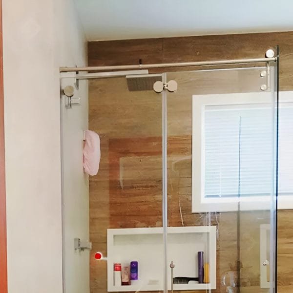 Box de vidro para o banheiro modelo Articulado Arty Prime cromado inox polido ou escovado roldana aparente