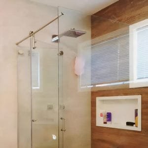 Box de vidro para o banheiro modelo Articulado Arty Prime cromado inox polido ou escovado roldana aparente