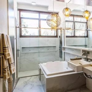 Box de vidro para o banheiro modelo Quadratto cromado inox polido ou escovado roldana aparente