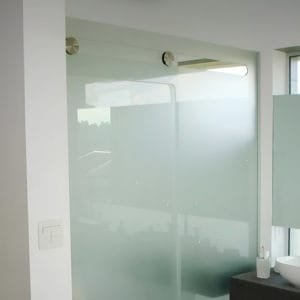 Box de vidro para o banheiro modelo Classik cromado inox polido ou escovado roldana aparente