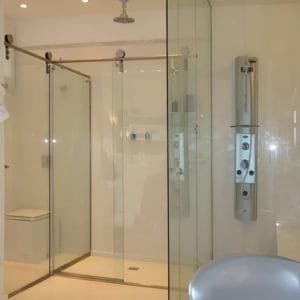 Box de vidro para o banheiro modelo Max cromado inox polido ou escovado roldana aparente