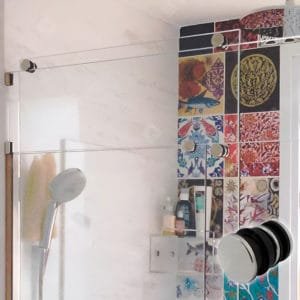 Box de vidro para o banheiro modelo MiniMax cromado inox polido ou escovado roldana aparente