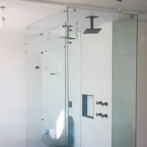 Box de vidro para o banheiro modelo MiniMax cromado inox polido ou escovado roldana aparente