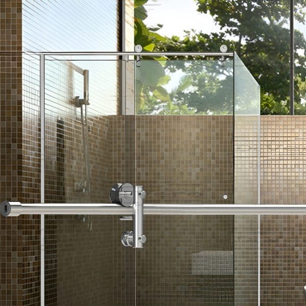 Box de vidro para o banheiro Prada cromado inox polido roldana aparente