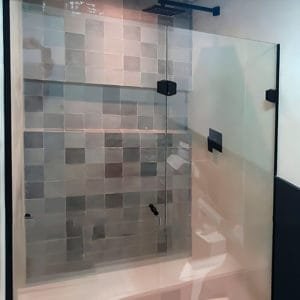 Box de Vidro para Banheiro modelo Fit dobradiça preta