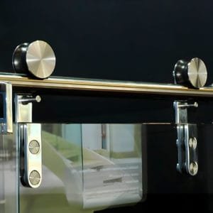 Box de Vidro para Banheiro modelo Luxe Trilho Redondo Inox Polido Roldana Aparente