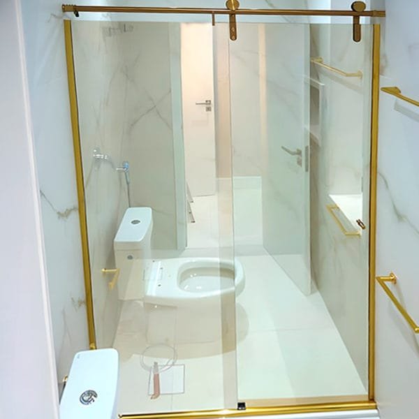 Box de Vidro para Banheiro modelo Luxe Trilho Redondo Inox Polido Roldana Aparente