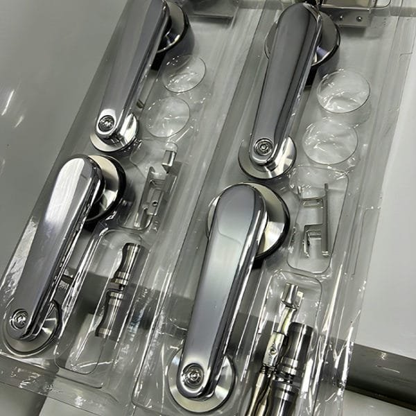 Box de Vidro para Banheiro modelo Lumine Trilho Retangular Inox Polido Roldana Aparente