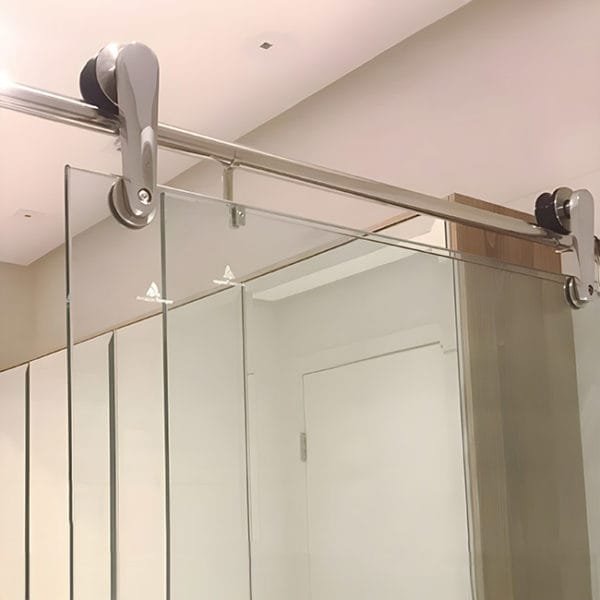 Box de Vidro para Banheiro modelo Lumine Trilho Redondo Inox Polido Roldana Aparente