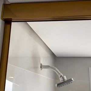 Box de Vidro para Banheiro modelo Line Dourado