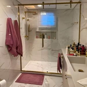 Box de Vidro para Banheiro modelo Luxe Trilho Retangular Inox Polido Dourado