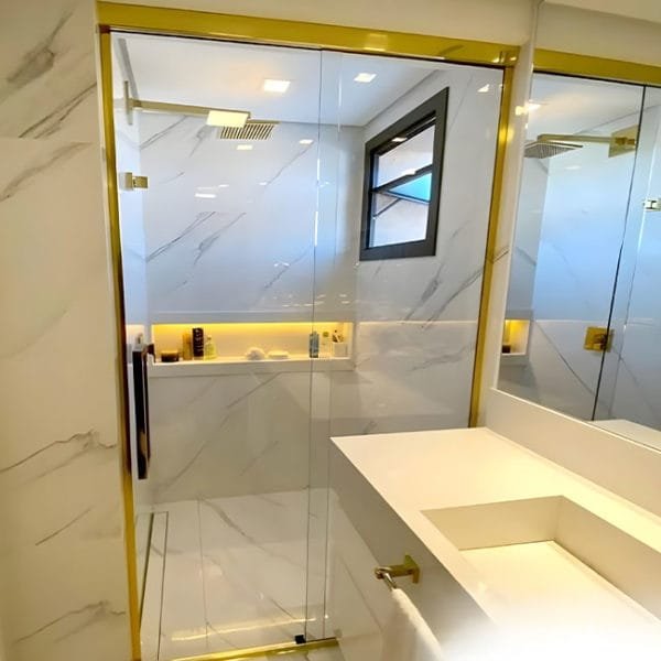 Box de Vidro para Banheiro modelo Reto em aluminio dourado